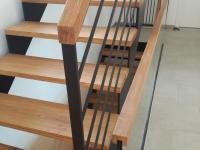Handlauf einer Treppe mit Eichenstufen 