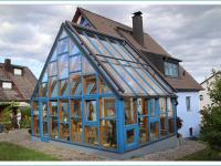 Wintergarten aus Holz in blau 