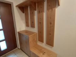 Garderobe aus Asteiche furniert