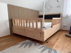 Kinder Zirbenbett mit Rausfallschutz und Kopfteil mit Bezug 2