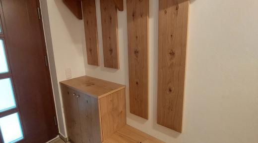 Garderobe aus Asteiche furniert