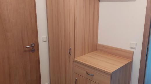Garderobe Kernbuche Dekor 