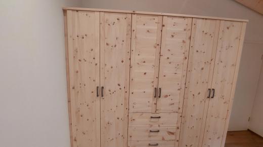 6-türiger Zirbenschrank mit 3 Schübe Massiv