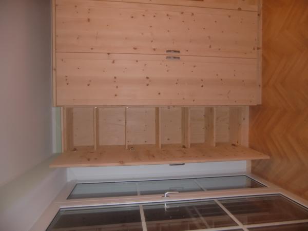Eckzirbenschrank abgeschrägt (Inneneinteilung)