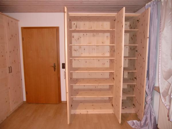 Zirbenkleiderschrank (Inneneinteilung)