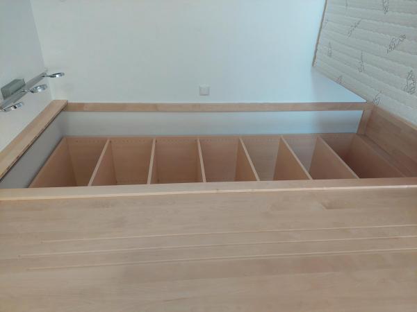 Schlafzimmer mit Zirbenschrank 