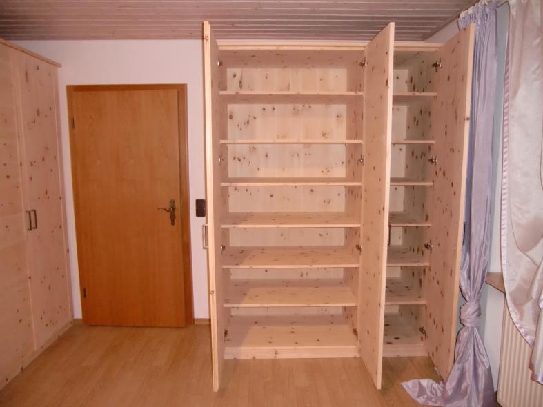 Zirbenkleiderschrank (Inneneinteilung)