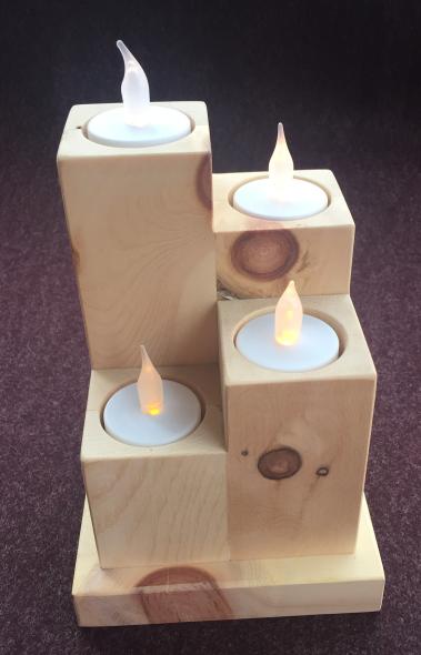 Kerzenständer mit vier Kerzen aus Zirbenholz 