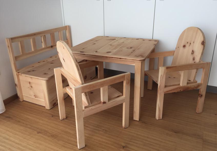 Kinder Zirbensitzgruppe