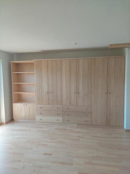 Schlafzimmer mit Zirbenschrank