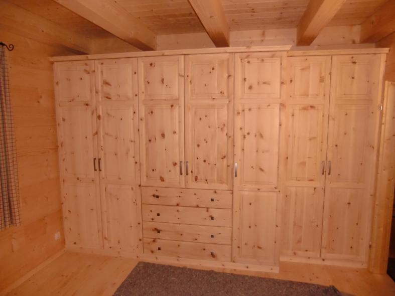 Zirbenschrank