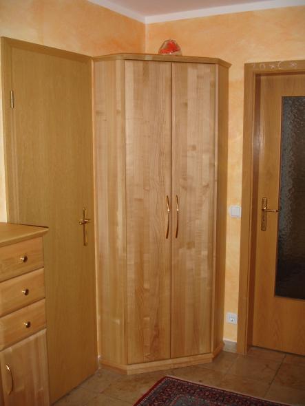 Garderobe in Kirschbaum mit Sideboard und Schrank