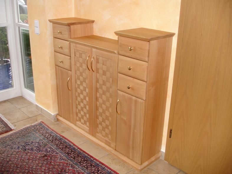 Garderobe in Kirschbaum mit Sideboard