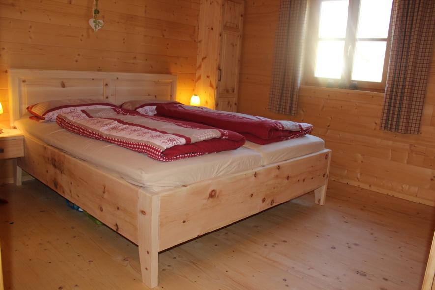 Bett aus Zirbe