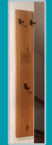Garderobe aus Holz mit Kleiderhaken