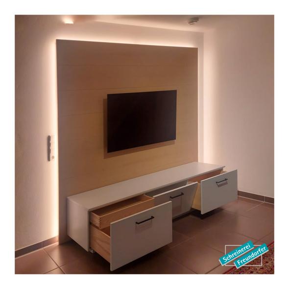 Wohnwand modern mit LED Beleuchtung