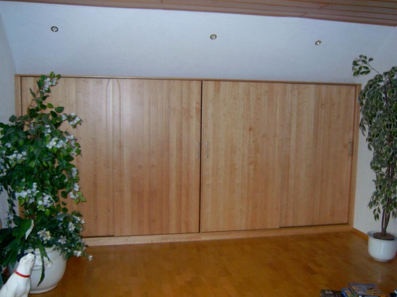 Einbauschrank in Dachschräge