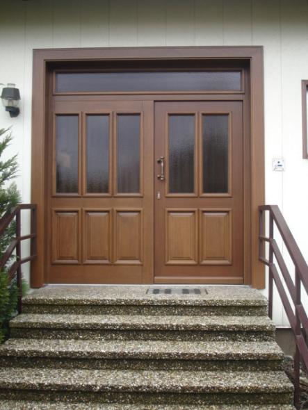 Holzhaustüre breiter Eingang