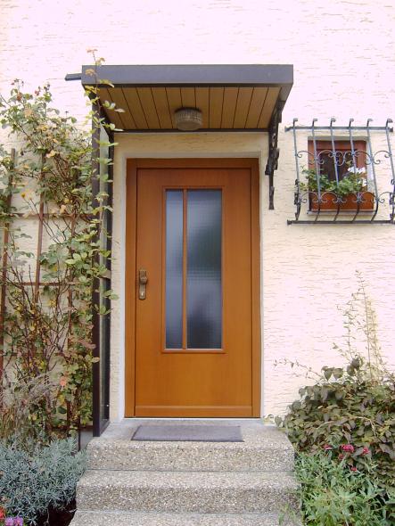 Holzhaustüre Milchglaselement mit Holzstreifen