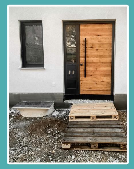 Holzhaustüre mit dunkelgrauem Alu - Profil