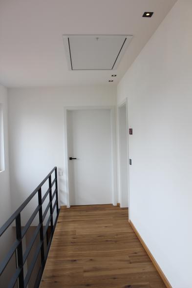 Zimmertüre weiß mit schwarzem Griff