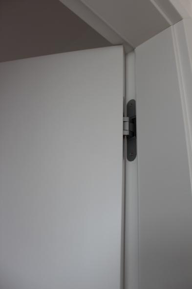 Zimmertüre weiß mit schwarzem Griff 5