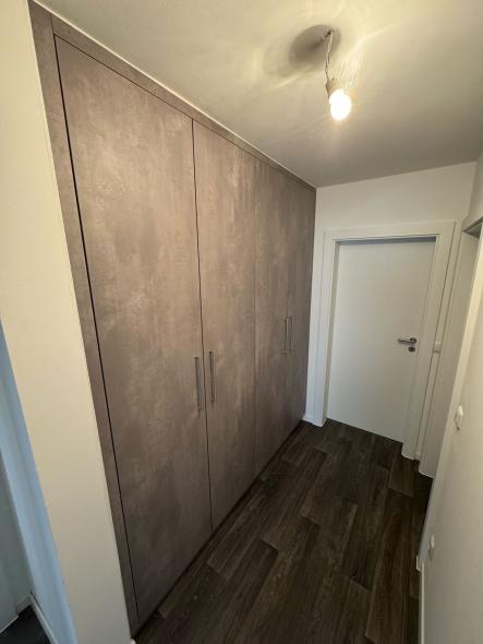 Einbauschrank Perlgrau 