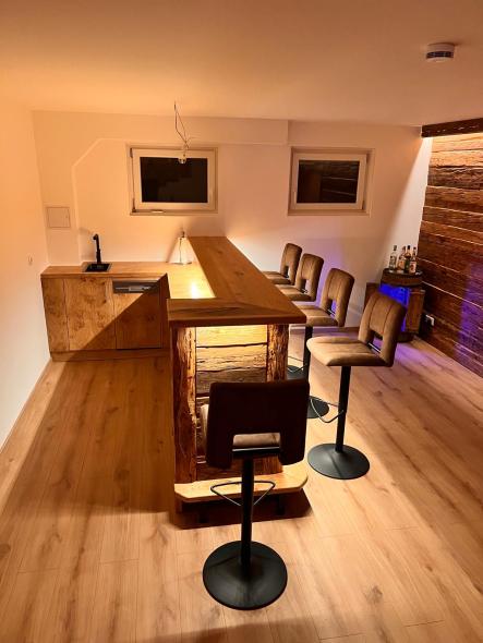 Altholz Bar mit Stühle
