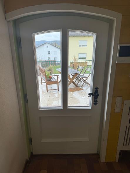 Holzhaustüre mit Segmentbogen Rubinrot 3