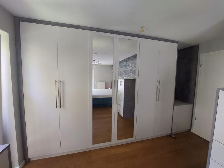 Holzschrank Grau Weiß