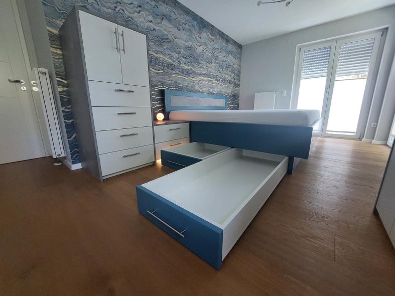 Holzbett blau