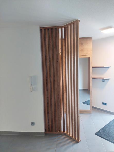Holzschrank